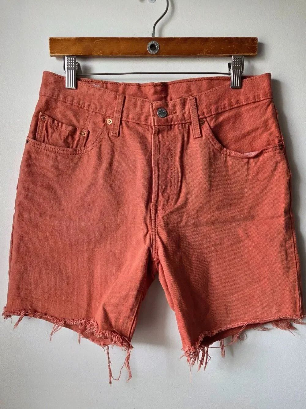 EUC LEVI'S HIGH RISE RAW HEM RED/ ORANGE SHORTS SIZE 30W WOMENS
